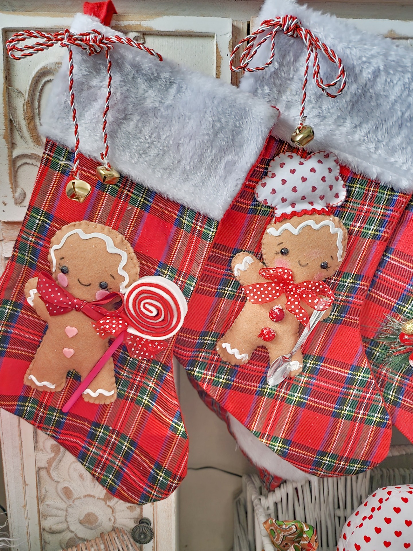 Calze golose tartan con pelliccia decoro gingerbread Prezzo 20,00€ 